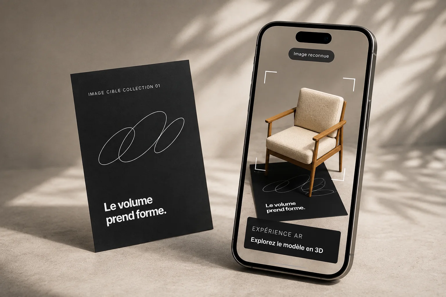 Une carte imprimée et son fauteuil 3D affiché en réalité augmentée sur un téléphone