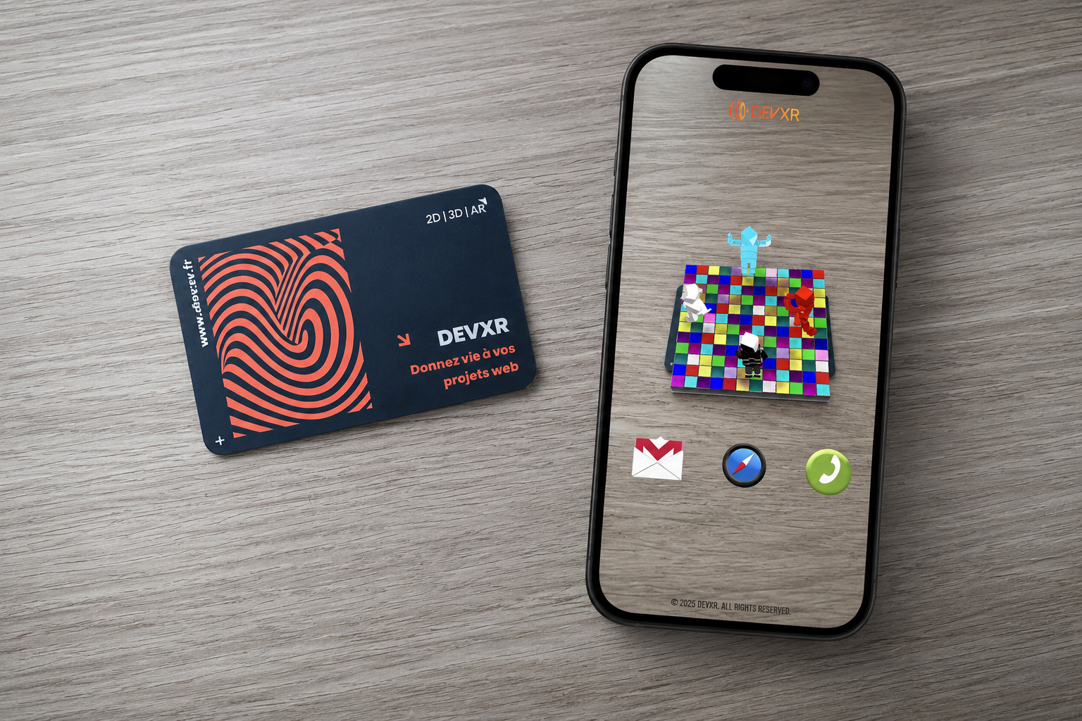 Carte DevXR utilisée comme image cible pour une expérience de réalité augmentée
